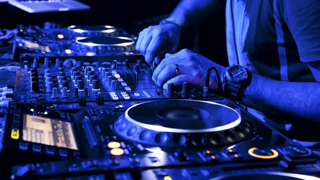 DJ para bodas y eventos, composición a medida